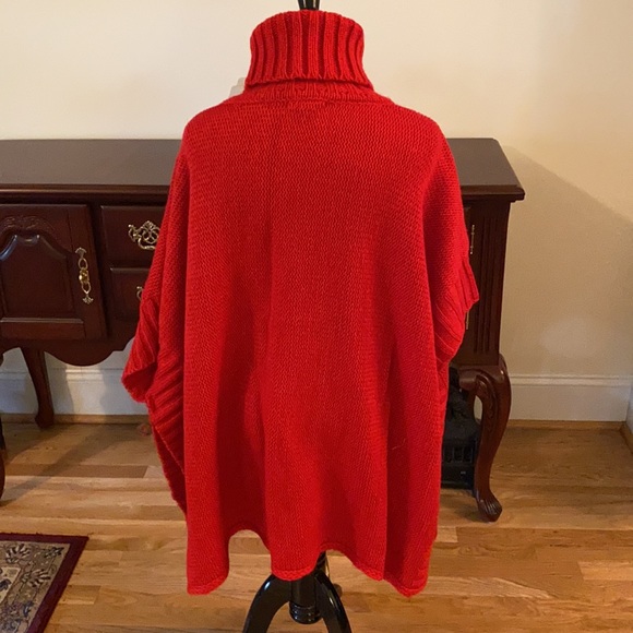 Sweater👚Poncho 💰NWT - Picture 2 of 6